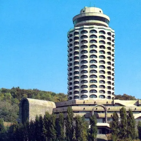 Кукурузник, фасад